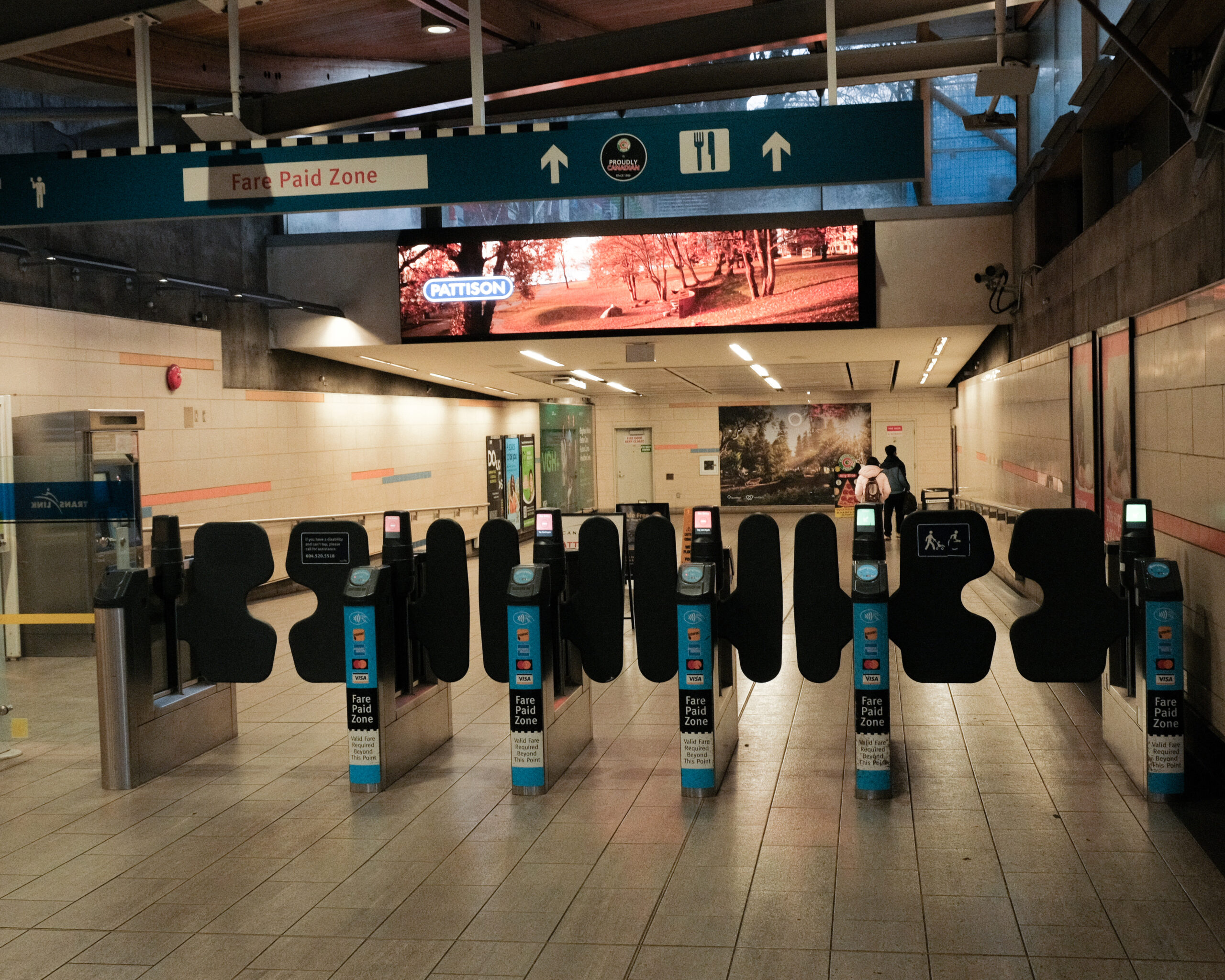 Entrance of station with no signage for where to go after entering the gates